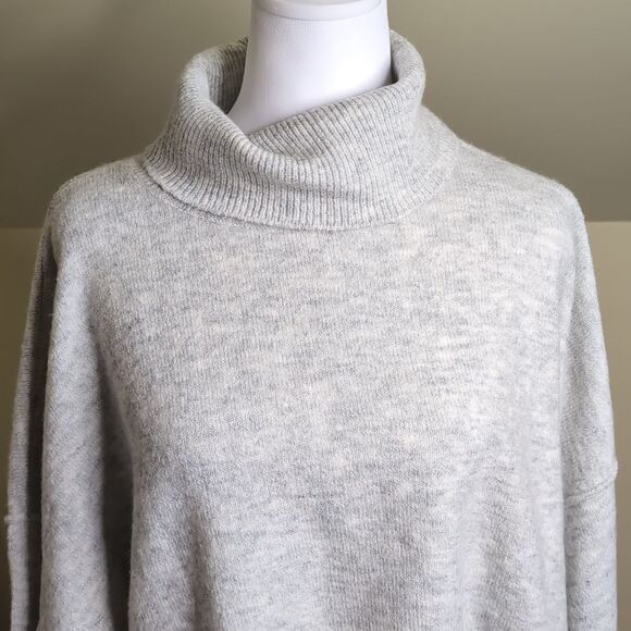 Vince Camuto XL Light Gray Silver Long Dolman Sleeve Turtle Neck Sweater, NEW - Picture 2 of 12